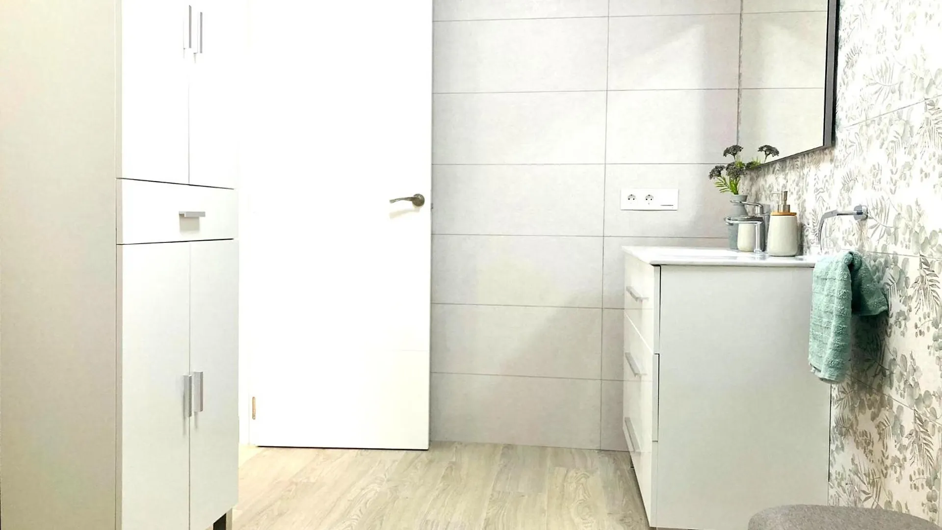 Apartamento Entero Con Solarium En Sabinillas, Con Piscina Y Al Lado Del Puerto De La Duquesa Manilva Spain